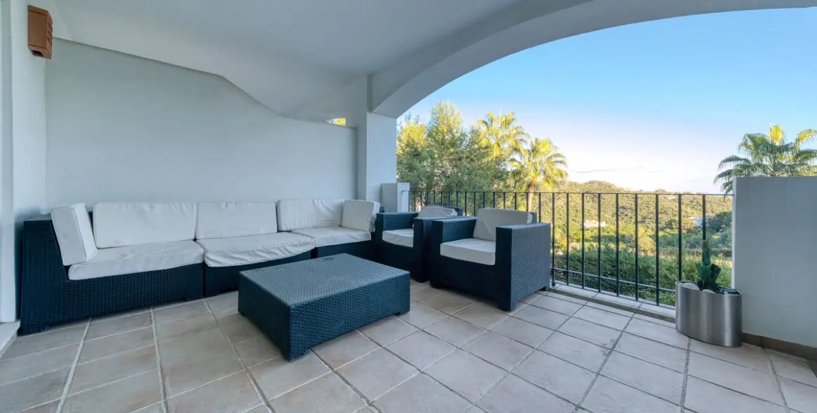 Venta de apartamento en planta media en La Quinta 24