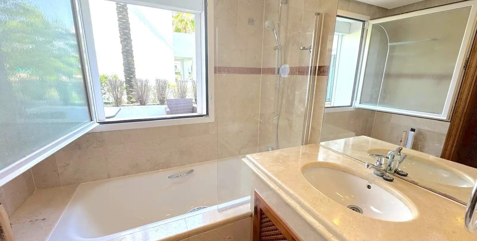 Sale of ground floor apartment in Costalita 22