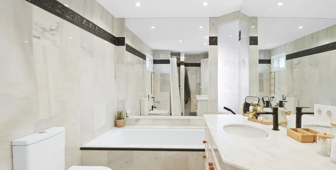 Sale of penthouse duplex in Reserva de Marbella 13