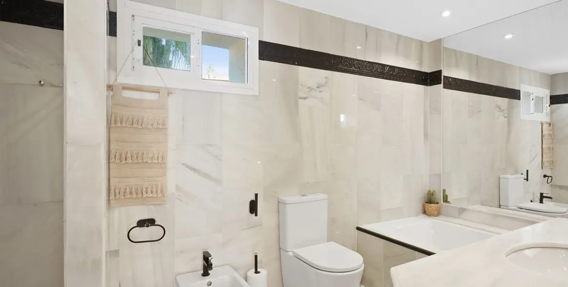 Sale of penthouse duplex in Reserva de Marbella 14