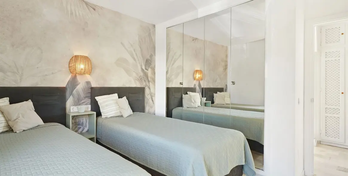 Sale of penthouse duplex in Reserva de Marbella 15