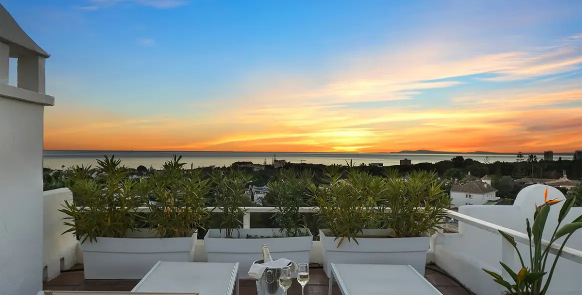 Продажа двухуровневого пентхауса в Reserva de Marbella 1