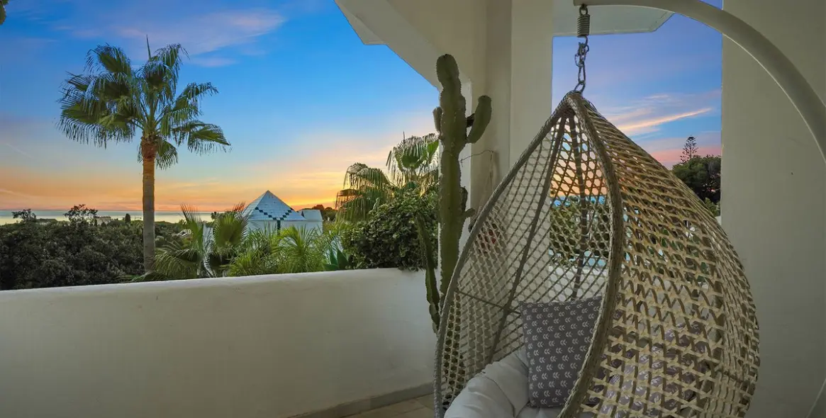 Продажа двухуровневого пентхауса в Reserva de Marbella 2