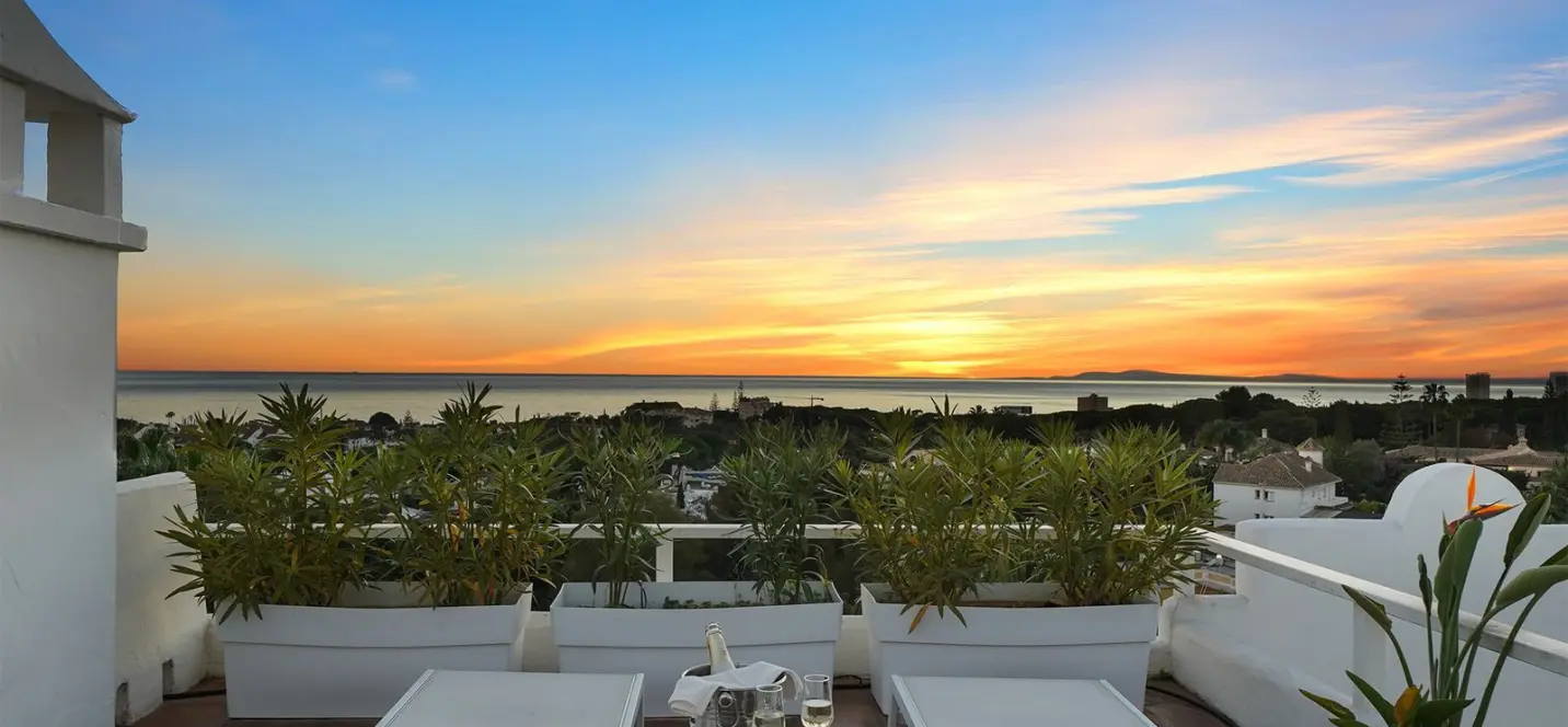 Продажа двухуровневого пентхауса в Reserva de Marbella 0