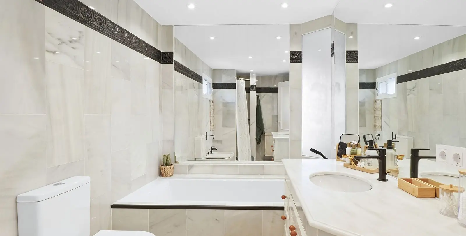 Sale of penthouse duplex in Reserva de Marbella 20