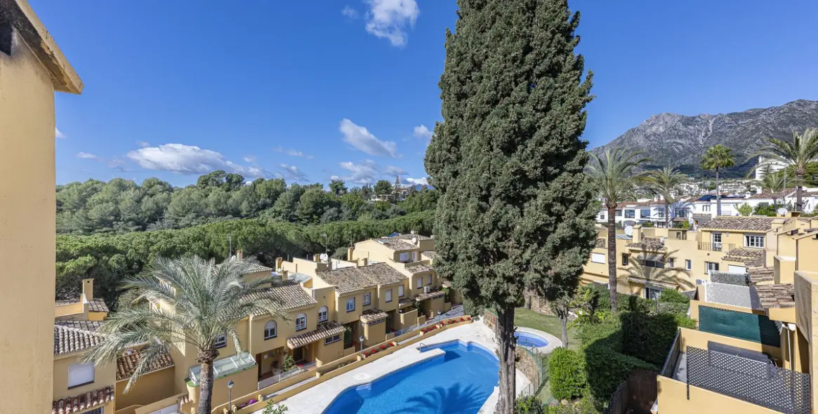 Продажа дома на две семьи в Marbella 3