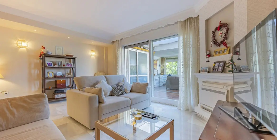 Продажа дома на две семьи в Marbella 6