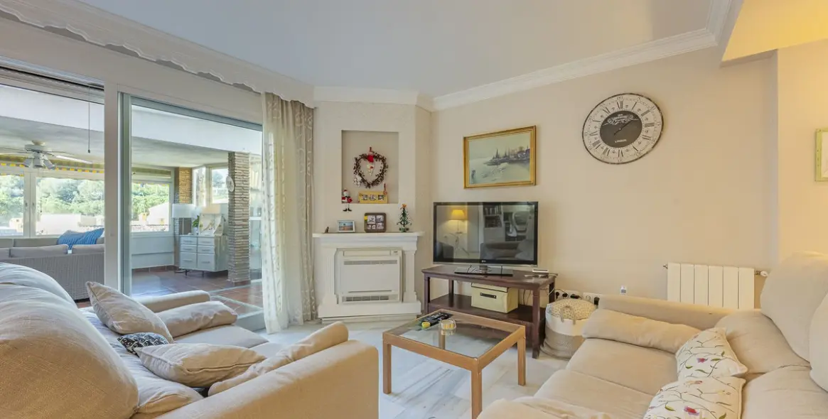 Продажа дома на две семьи в Marbella 7