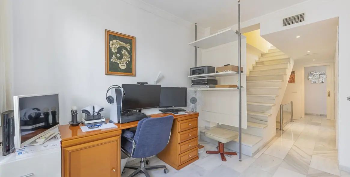 Продажа дома на две семьи в Marbella 11