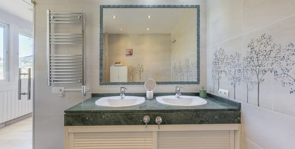 Продажа дома на две семьи в Marbella 15