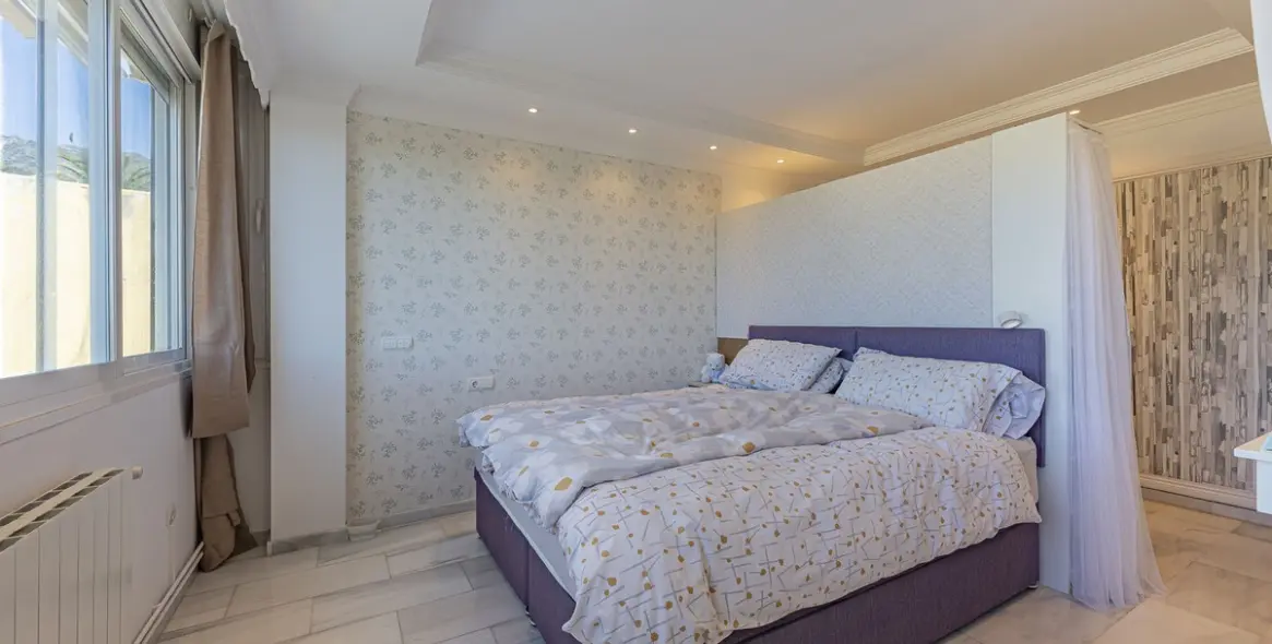 Продажа дома на две семьи в Marbella 17