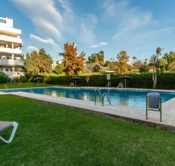 Продажа апартаментов на первом этаже в Guadalmina Alta