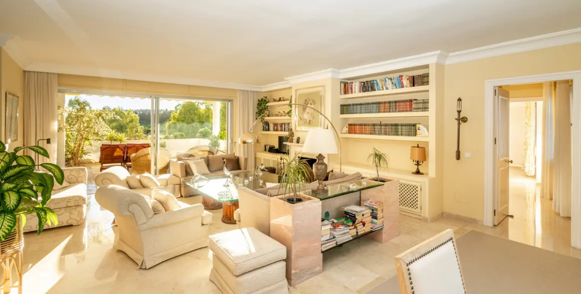 Продажа апартаментов на первом этаже в Guadalmina Alta 2