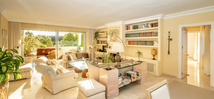 Продажа апартаментов на первом этаже в Guadalmina Alta 1