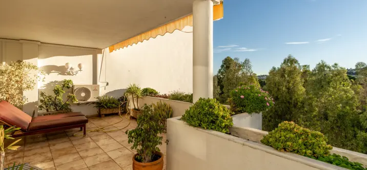 Продажа апартаментов на первом этаже в Guadalmina Alta 2