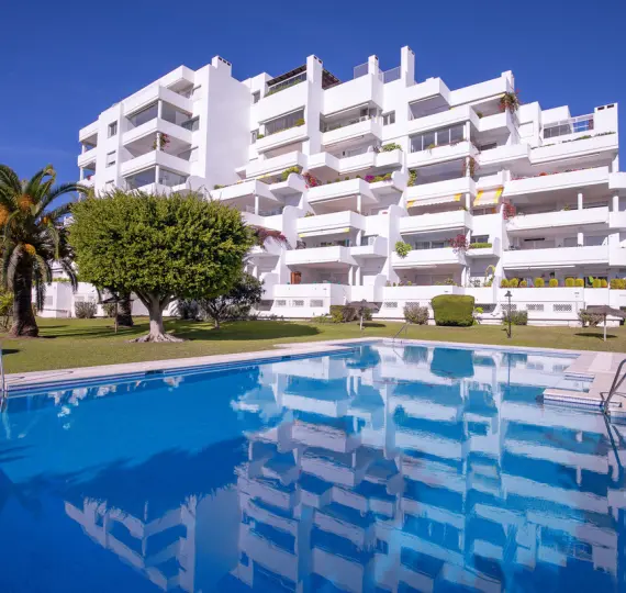 Продажа апартаментов на первом этаже в Guadalmina Alta