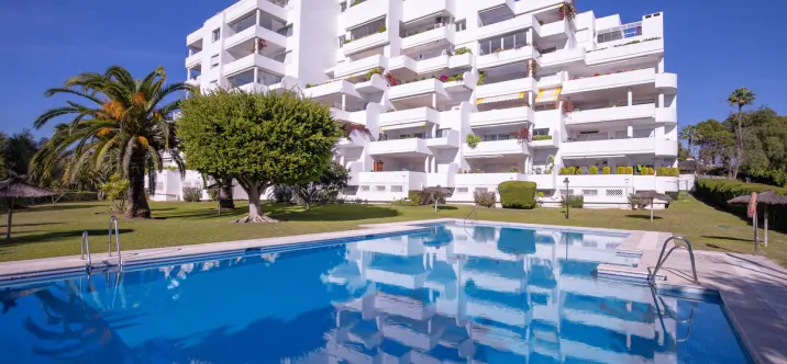 Продажа апартаментов на первом этаже в Guadalmina Alta 3