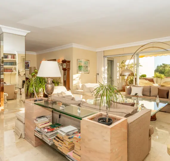 Продажа апартаментов на первом этаже в Guadalmina Alta