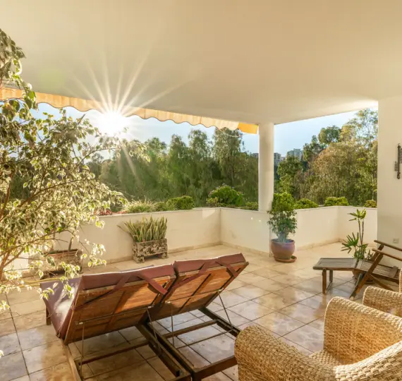 Продажа апартаментов на первом этаже в Guadalmina Alta