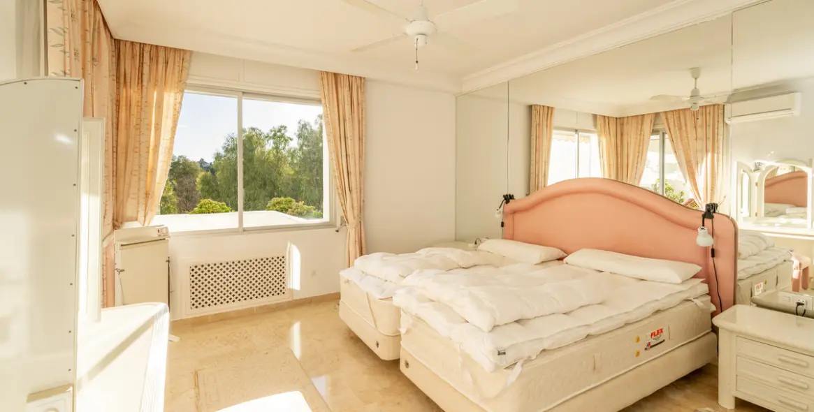 Продажа апартаментов на первом этаже в Guadalmina Alta 15