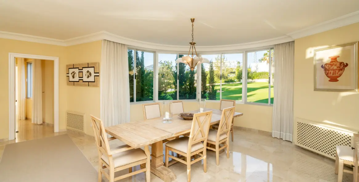 Продажа апартаментов на первом этаже в Guadalmina Alta 12