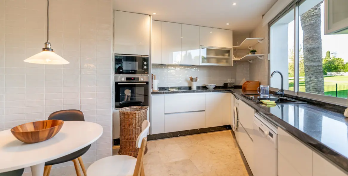 Продажа апартаментов на первом этаже в Guadalmina Alta 14