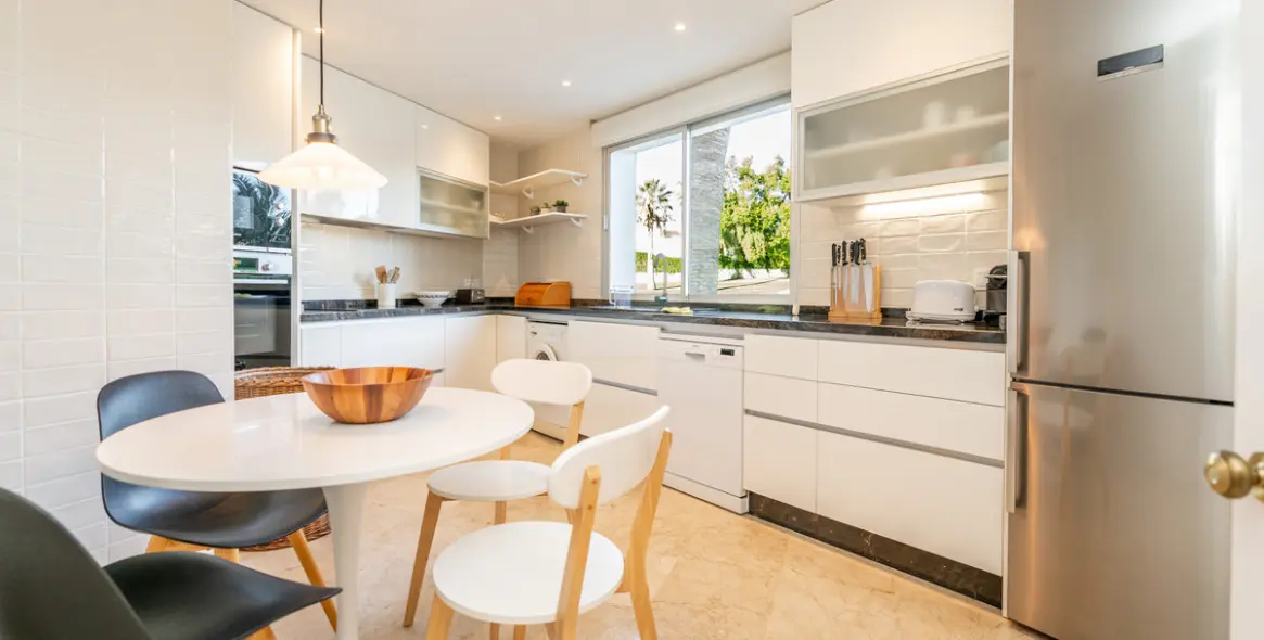 Продажа апартаментов на первом этаже в Guadalmina Alta 15