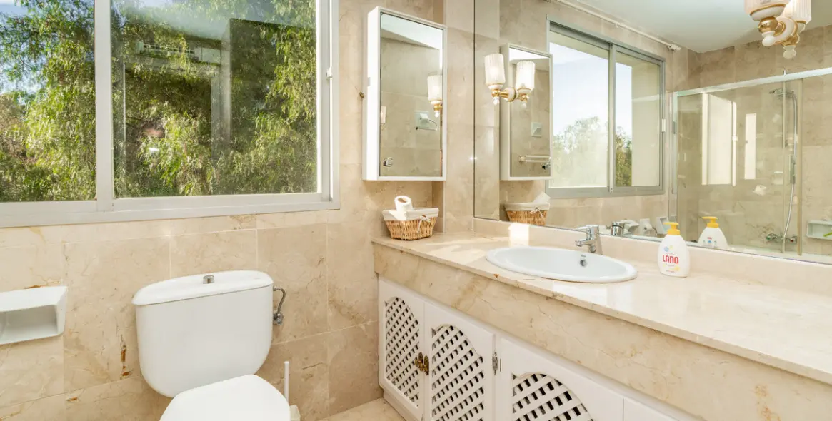 Продажа апартаментов на первом этаже в Guadalmina Alta 21