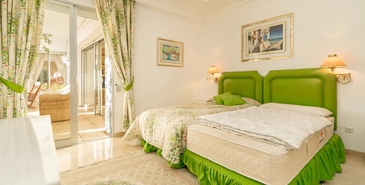 Продажа апартаментов на первом этаже в Guadalmina Alta 22