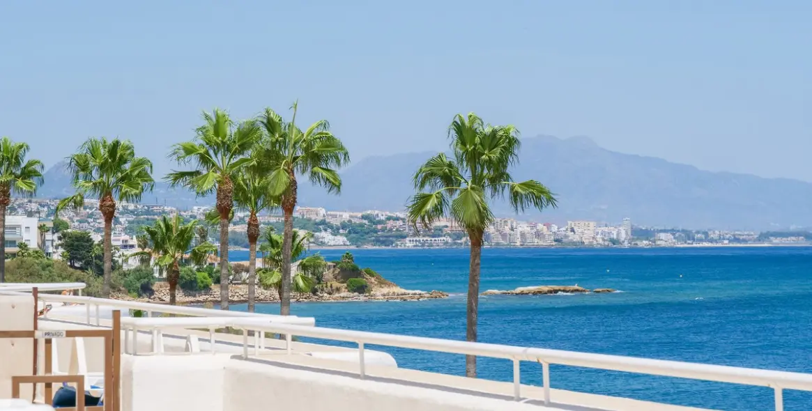 Sale of middle floor apartment in Estepona (district Estepona) 1