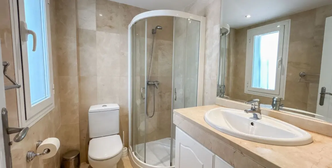 Продажа апартаментов на среднем этаже в Estepona 16