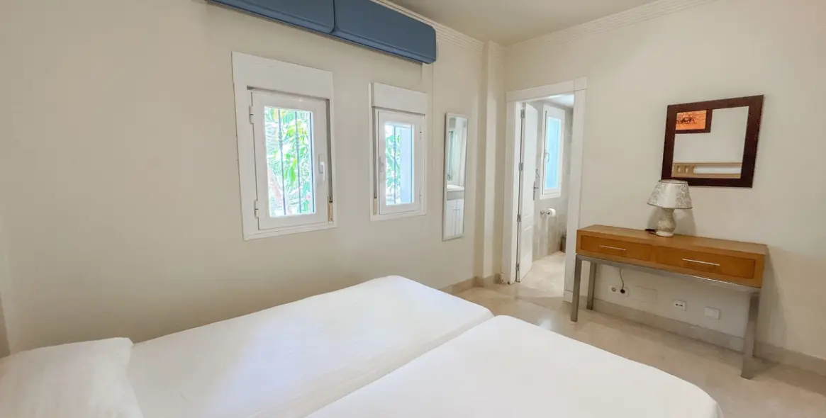 Продажа апартаментов на среднем этаже в Estepona 18