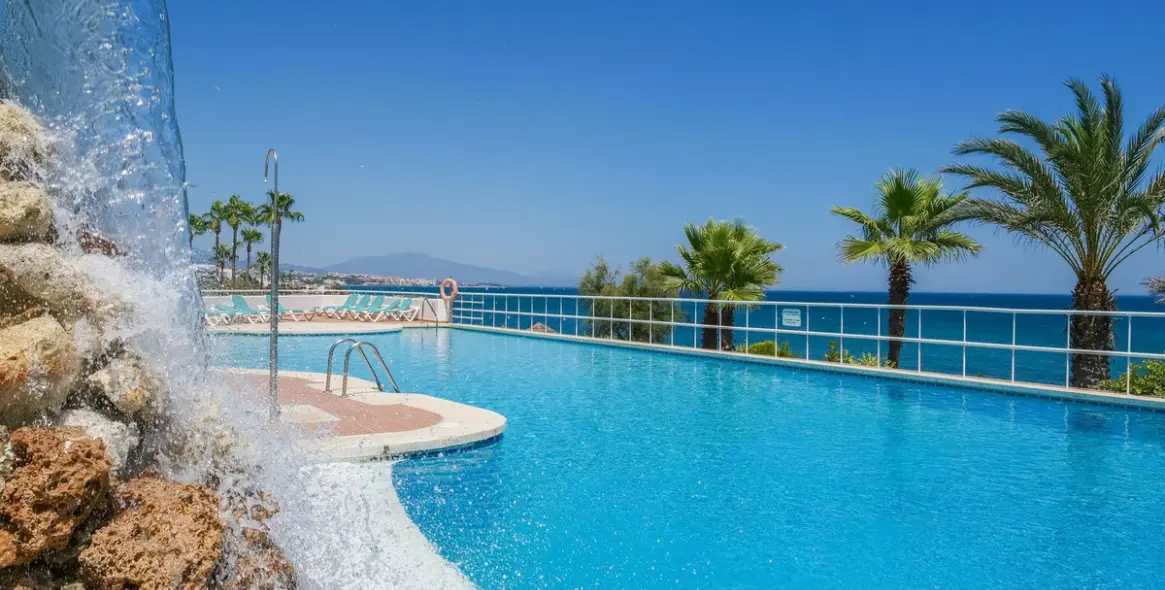 Продажа апартаментов на среднем этаже в Estepona 19