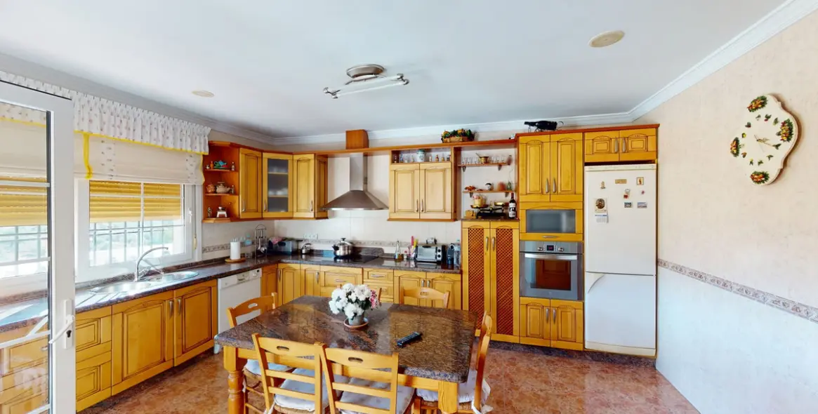 Продажа  отдельно стоящей виллы в Alcaucín 22