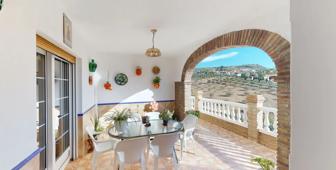 Продажа  отдельно стоящей виллы в Alcaucín 24