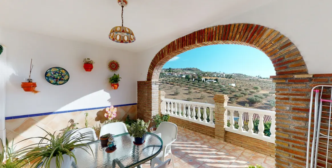 Продажа  отдельно стоящей виллы в Alcaucín 25