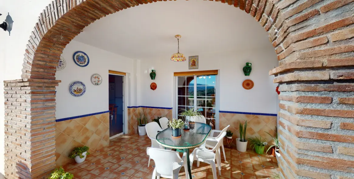 Продажа  отдельно стоящей виллы в Alcaucín 26