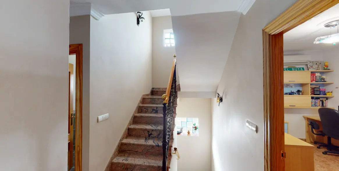 Продажа  отдельно стоящей виллы в Alcaucín 33