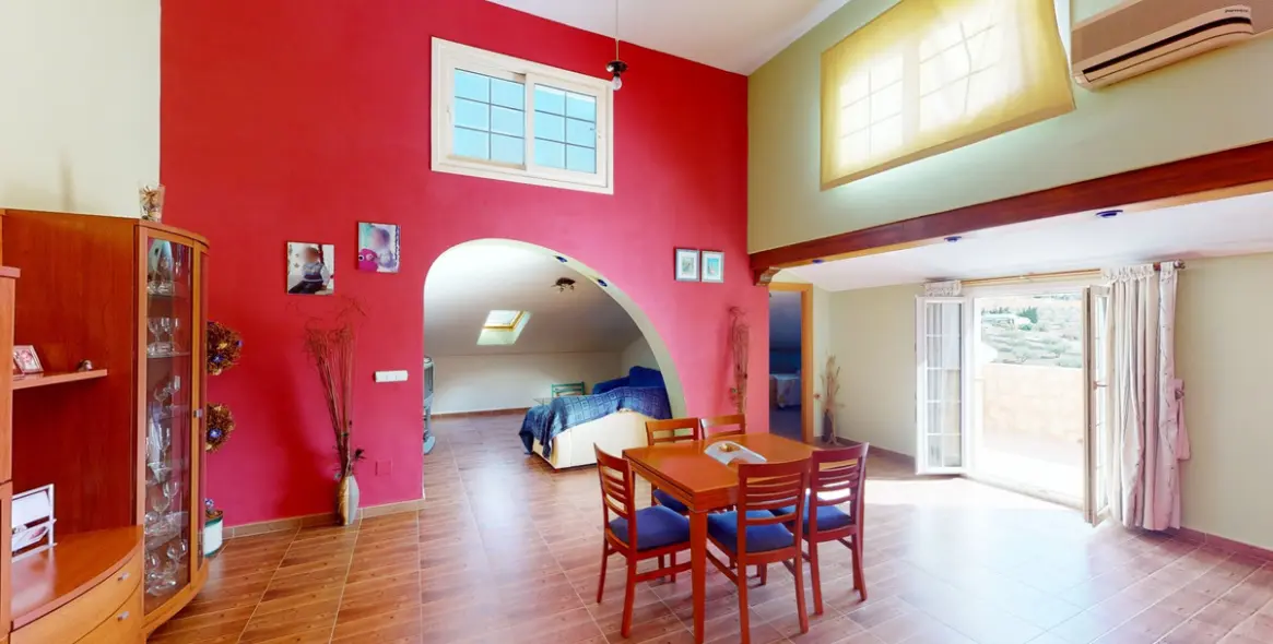 Продажа  отдельно стоящей виллы в Alcaucín 41