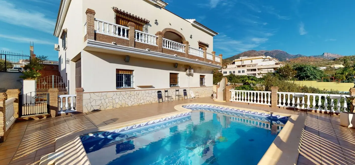 Venta de villa independiente en Alcaucín 0