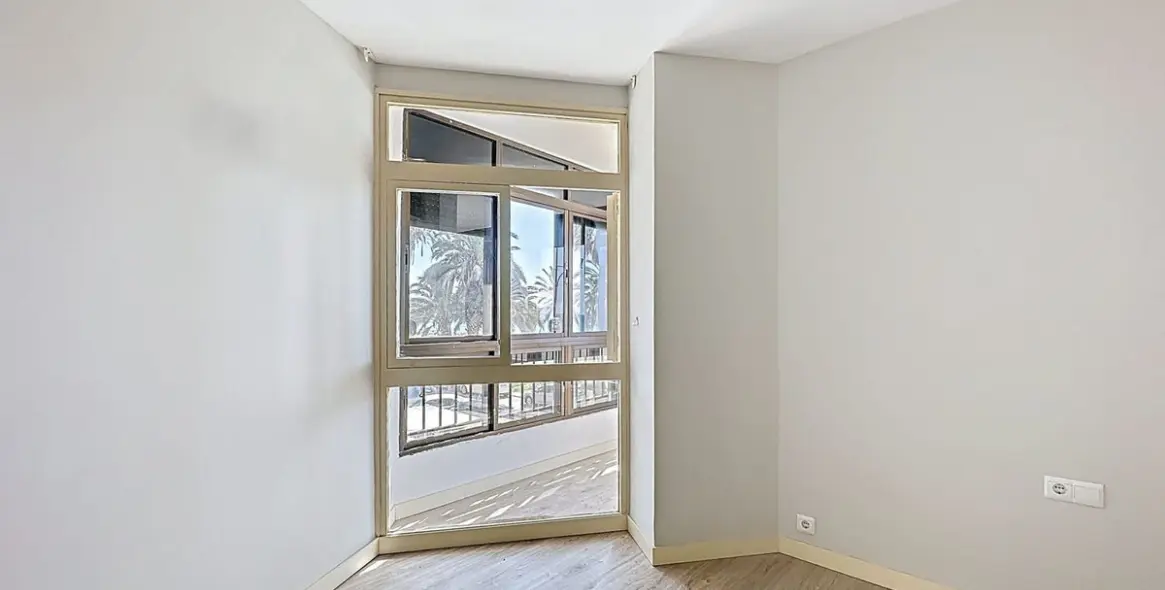 Sale of middle floor apartment in Malagueta 5