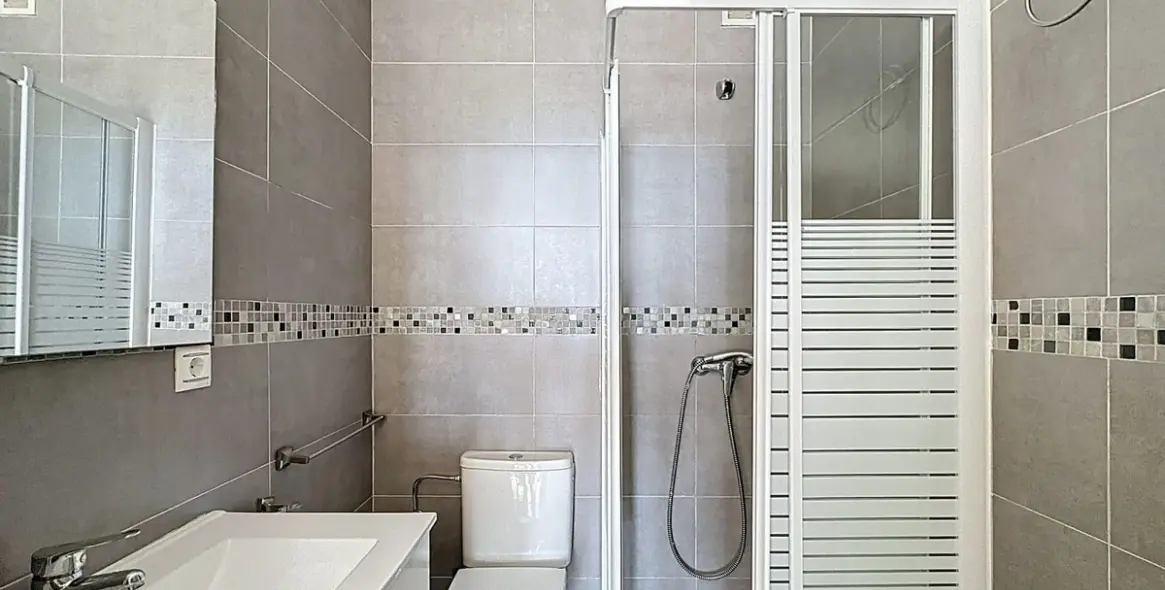 Sale of middle floor apartment in Malagueta 8