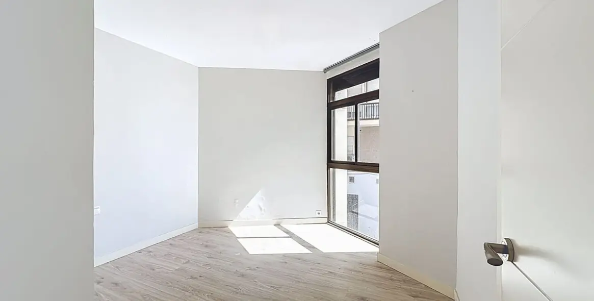 Sale of middle floor apartment in Malagueta 13