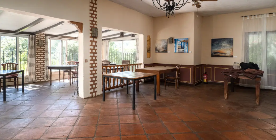 Продажа ресторана в Casares 16