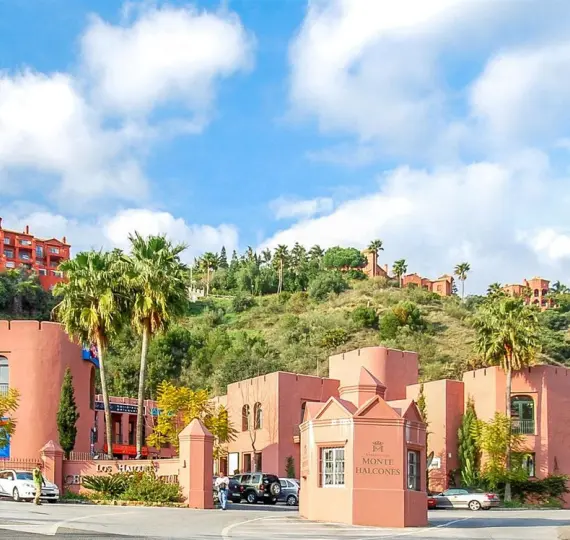 Sale of middle floor apartment in Monte Halcones