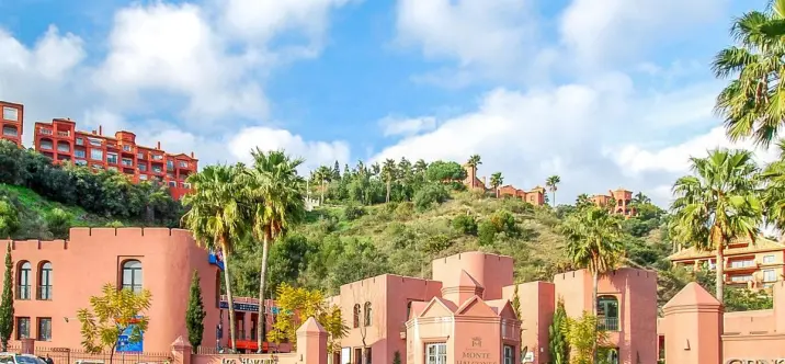 Sale of middle floor apartment in Monte Halcones 1