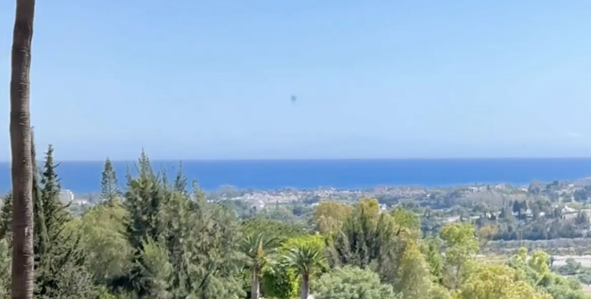 Sale of middle floor apartment in Monte Halcones 3