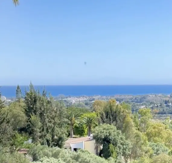 Sale of middle floor apartment in Monte Halcones