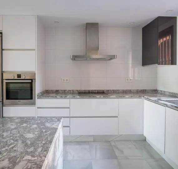 Sale of middle floor apartment in Monte Halcones