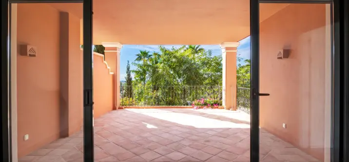 Sale of middle floor apartment in Monte Halcones 4